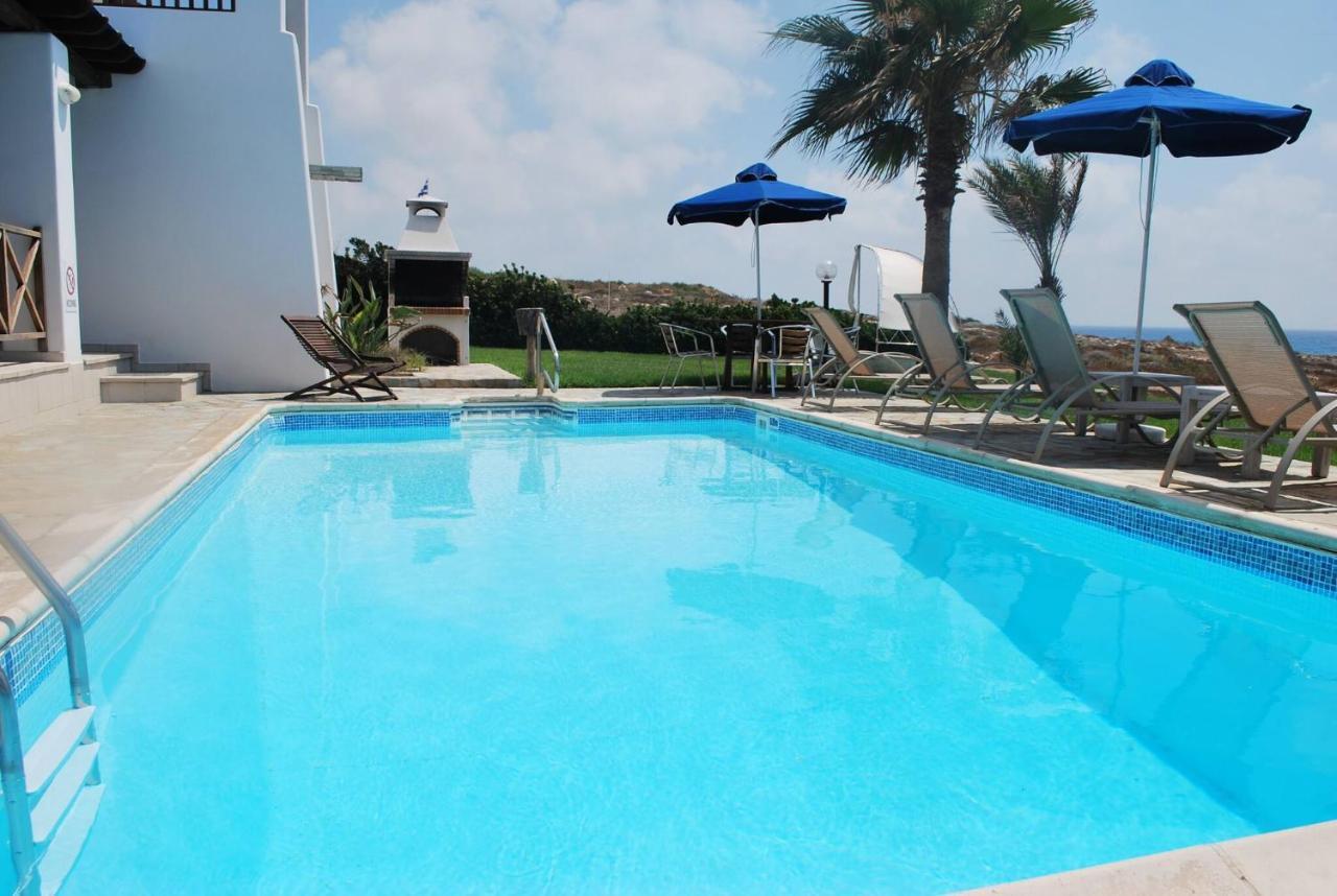Villa Sea Front With Private Heated Pool, Quiet Area Paphos 322