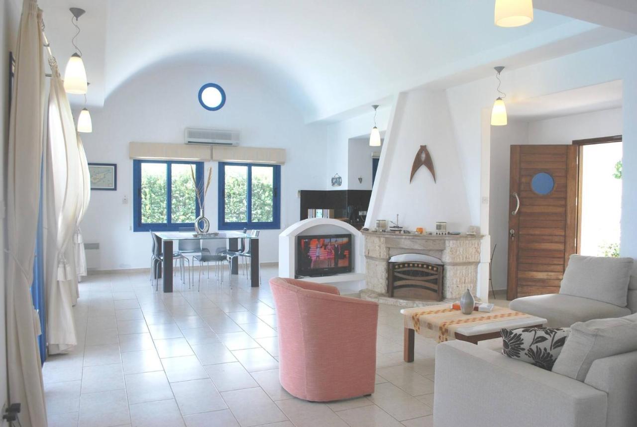 Sea Front With Private Heated Pool, Quiet Area Paphos 322 * Kissonerga