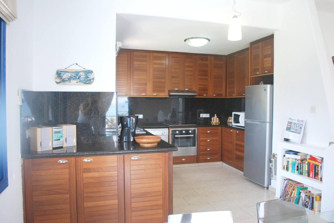Sea Front With Private Heated Pool, Quiet Area Paphos 322 *