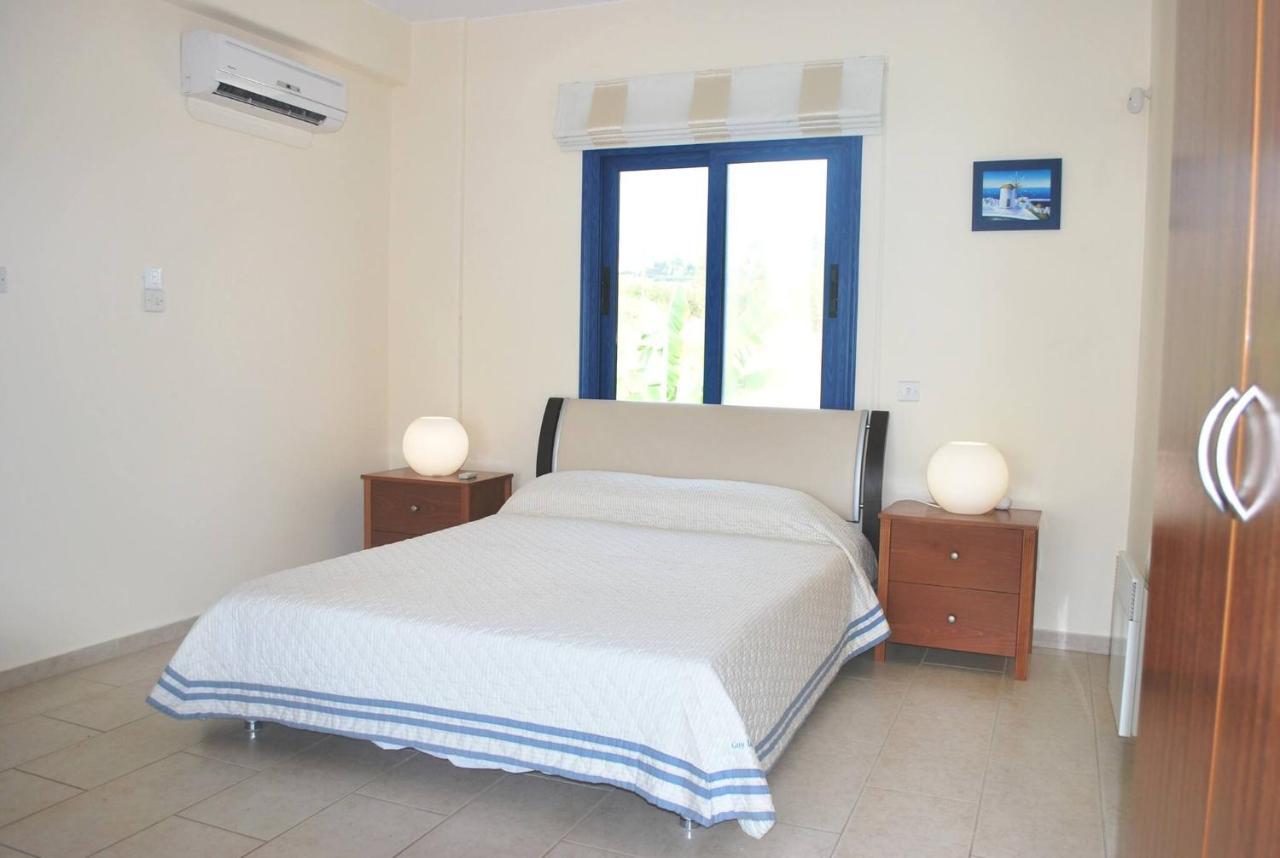 Sea Front With Private Heated Pool, Quiet Area Paphos 322