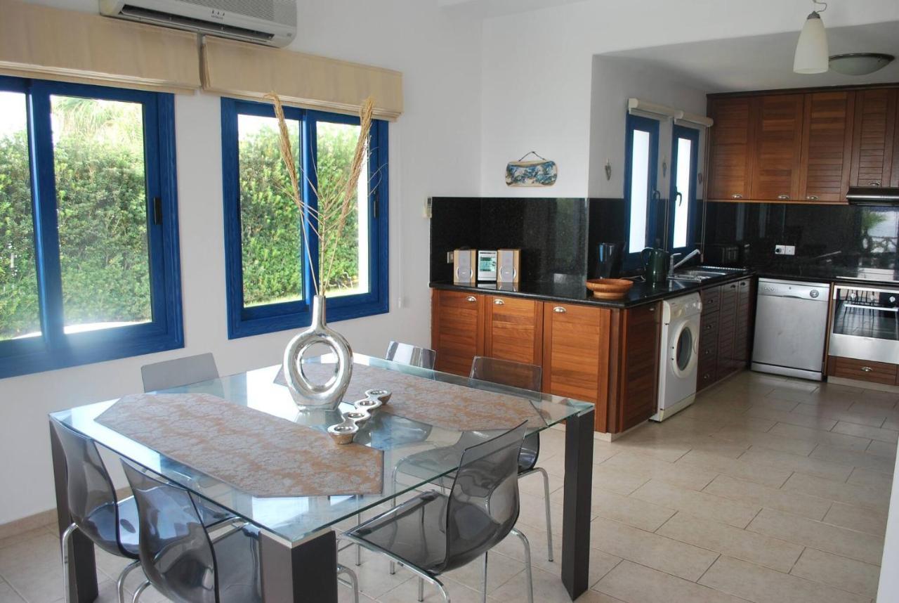 Sea Front With Private Heated Pool, Quiet Area Paphos 322 * Kissonerga