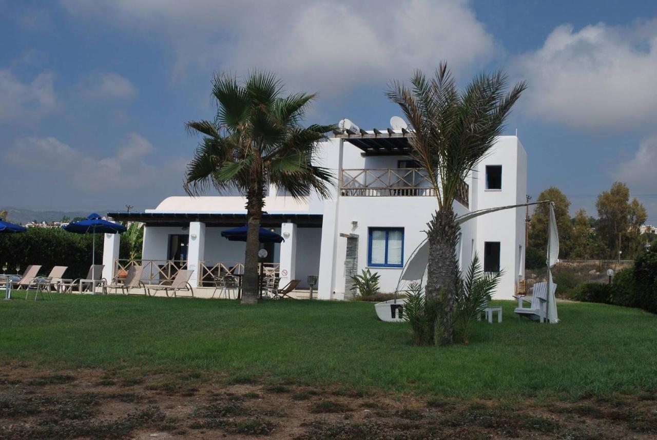 Villa Sea Front With Private Heated Pool, Quiet Area Paphos 322 *