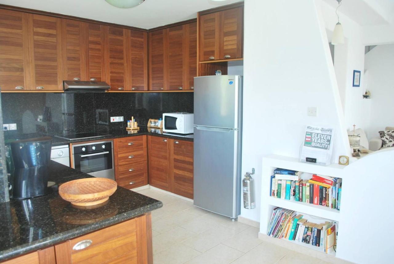 Sea Front With Private Heated Pool, Quiet Area Paphos 322 *
