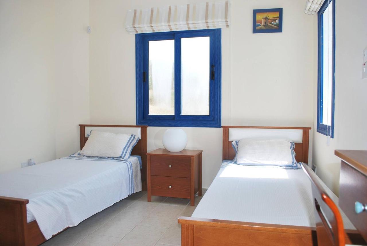 Sea Front With Private Heated Pool, Quiet Area Paphos 322 *