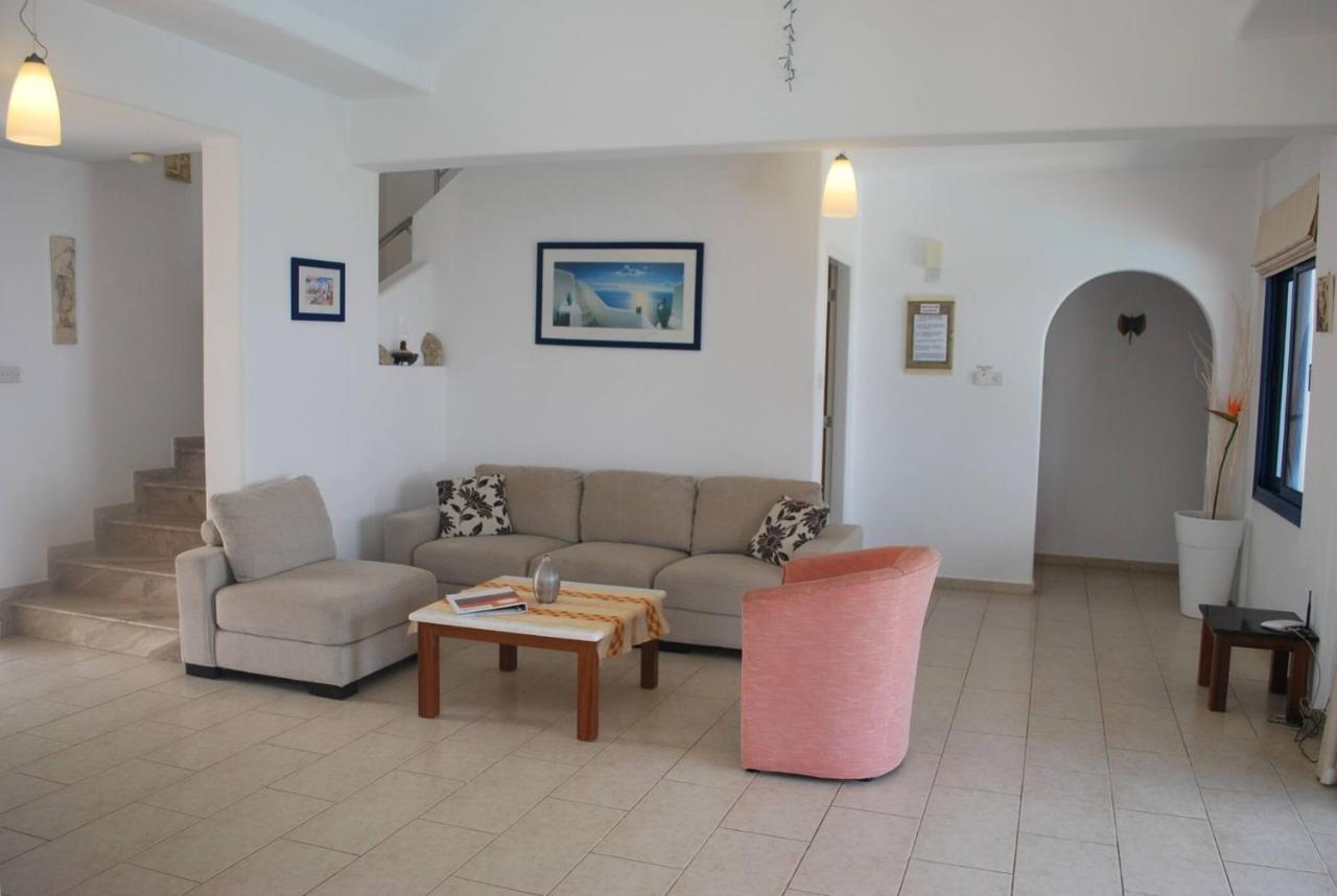Sea Front With Private Heated Pool, Quiet Area Paphos 322 Villa Kissonerga