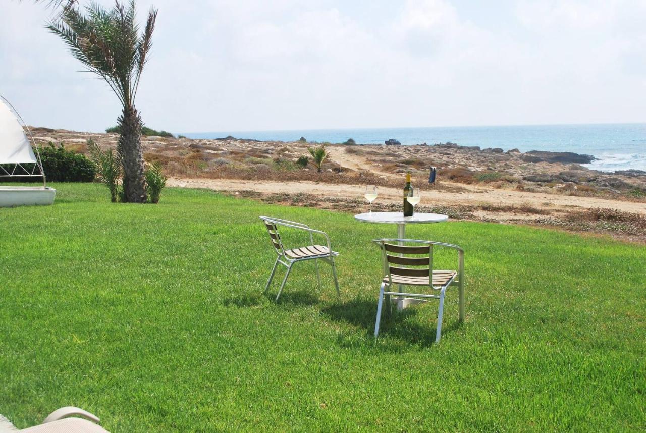 Villa Sea Front With Private Heated Pool, Quiet Area Paphos 322 *