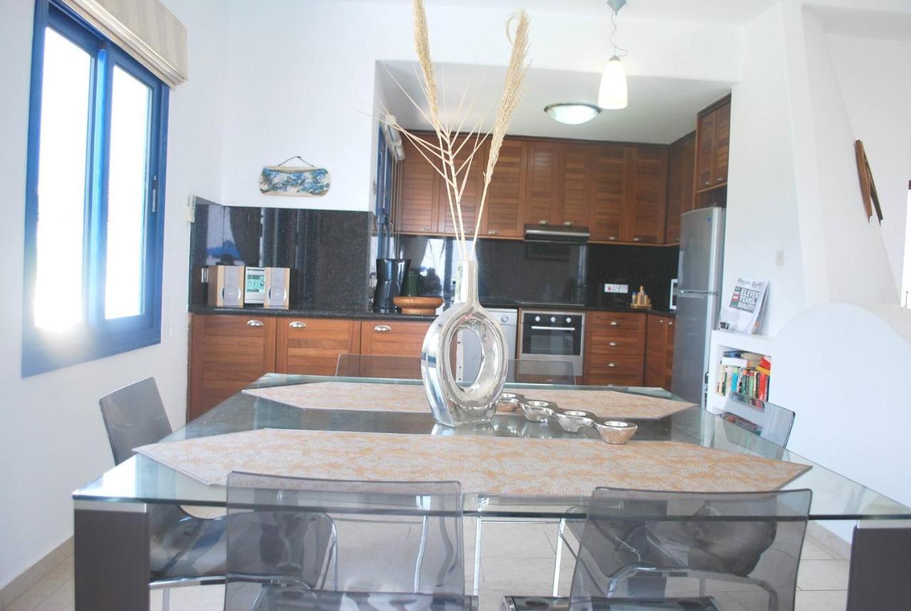 Sea Front With Private Heated Pool, Quiet Area Paphos 322