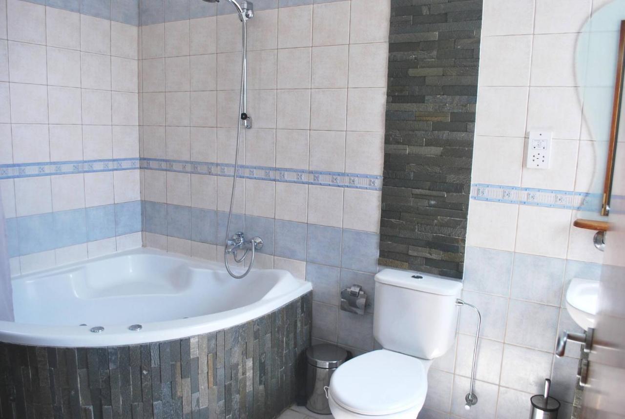 Sea Front With Private Heated Pool, Quiet Area Paphos 322 * Kissonerga