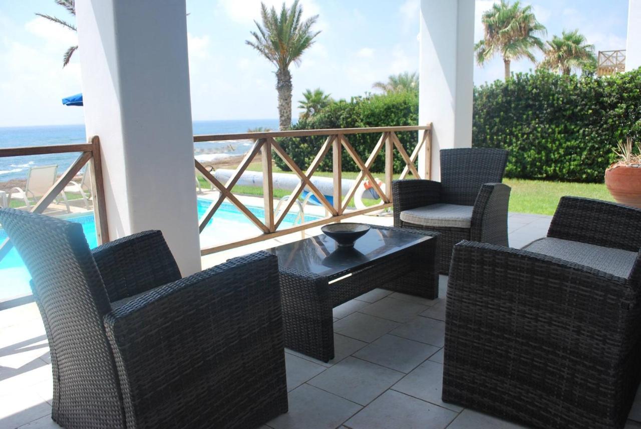 Sea Front With Private Heated Pool, Quiet Area Paphos 322 Villa *