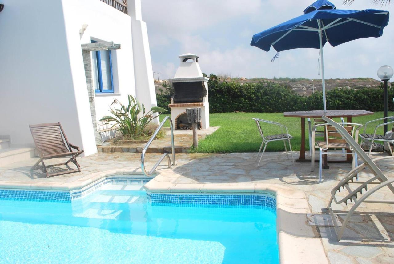 Villa Sea Front With Private Heated Pool, Quiet Area Paphos 322
