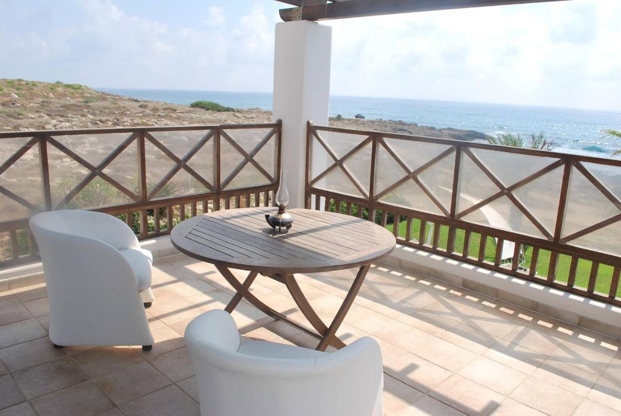 Villa Sea Front With Private Heated Pool, Quiet Area Paphos 322 *
