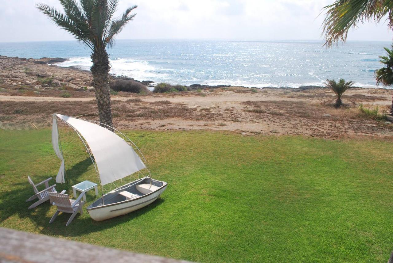 Sea Front Villa, Heated Private Pool, Amazing Location Paphos 323 Villa
