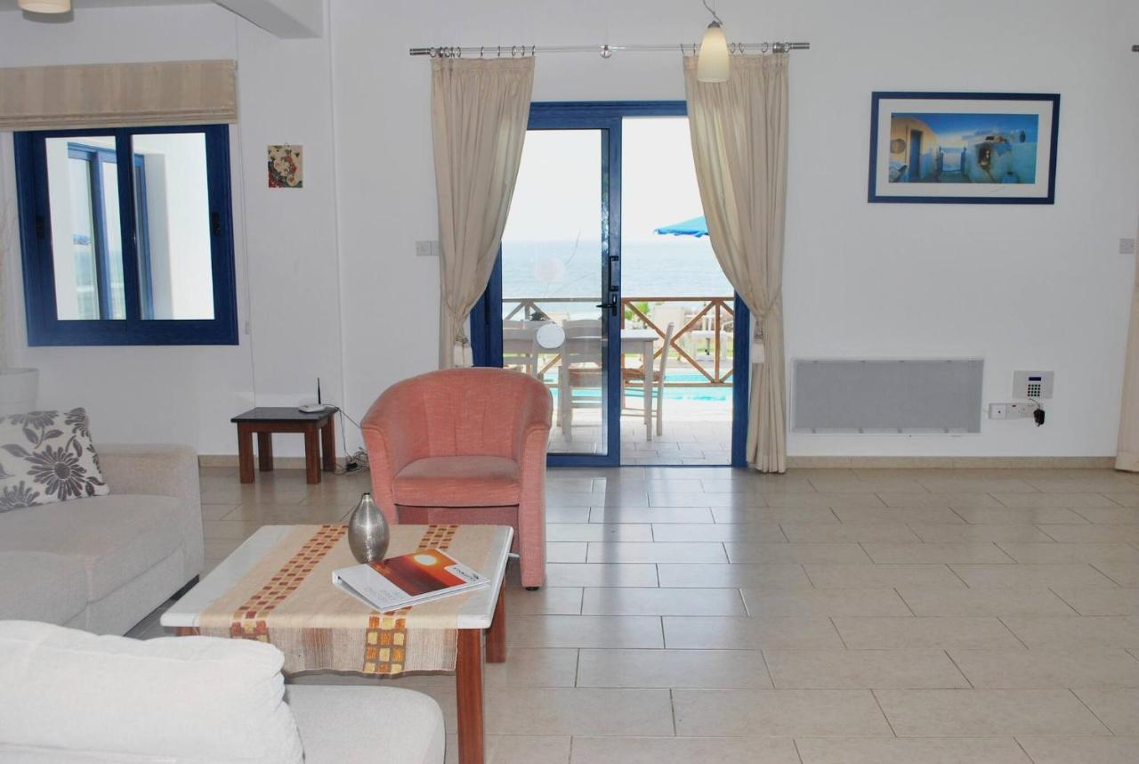 Sea Front Villa, Heated Private Pool, Amazing Location Paphos 323 * Kissonerga