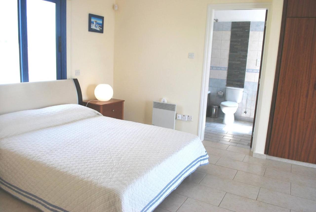 Villa Sea Front Villa, Heated Private Pool, Amazing Location Paphos 323 *