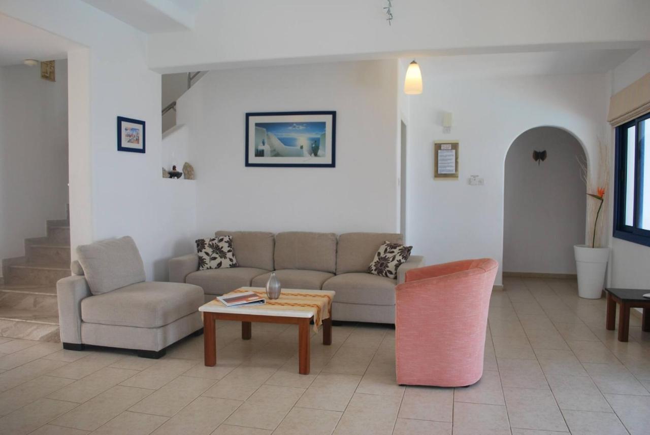 Sea Front Villa, Heated Private Pool, Amazing Location Paphos 323 Villa Kissonerga