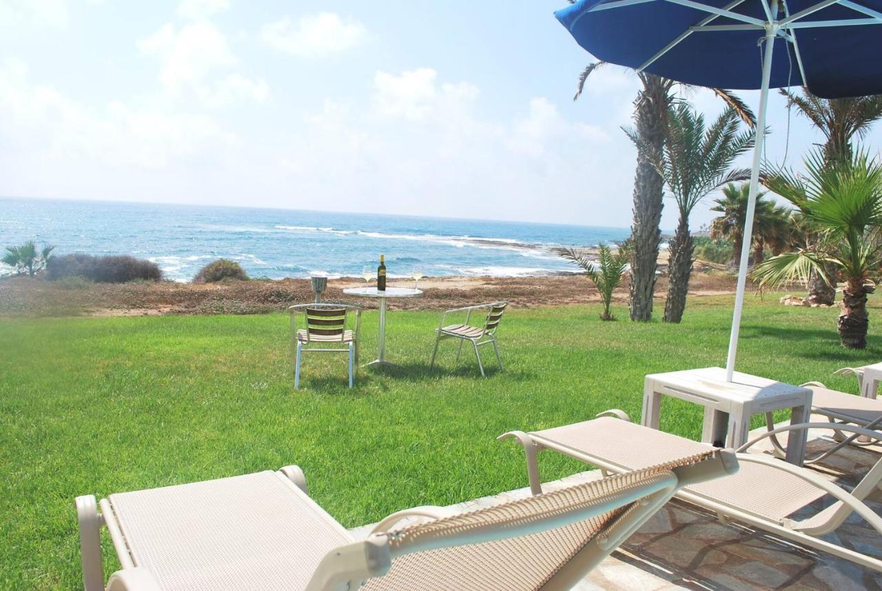 Sea Front Villa, Heated Private Pool, Amazing Location Paphos 323 *