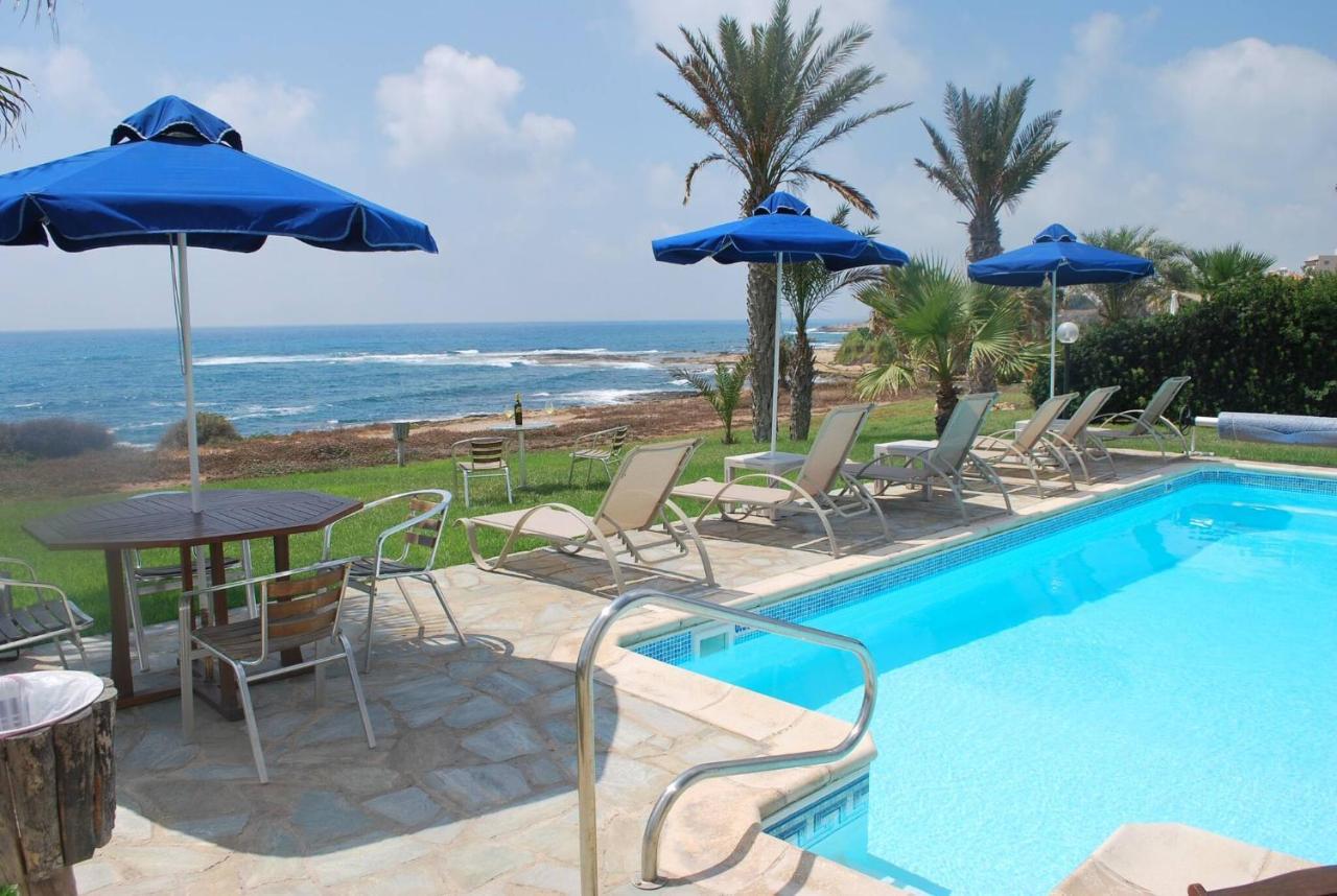 Sea Front Villa, Heated Private Pool, Amazing Location Paphos 323 Villa