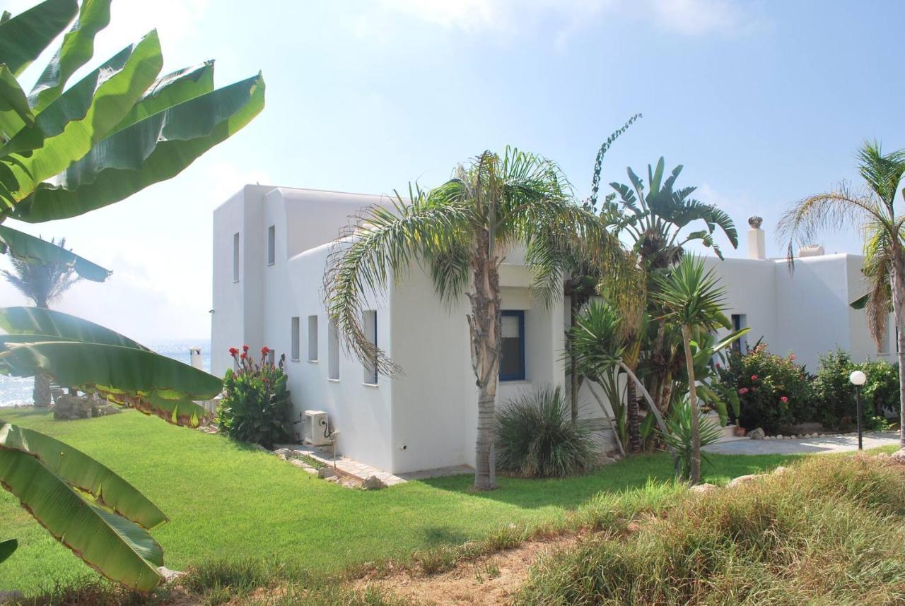 Sea Front Villa, Heated Private Pool, Amazing Location Paphos 323 *
