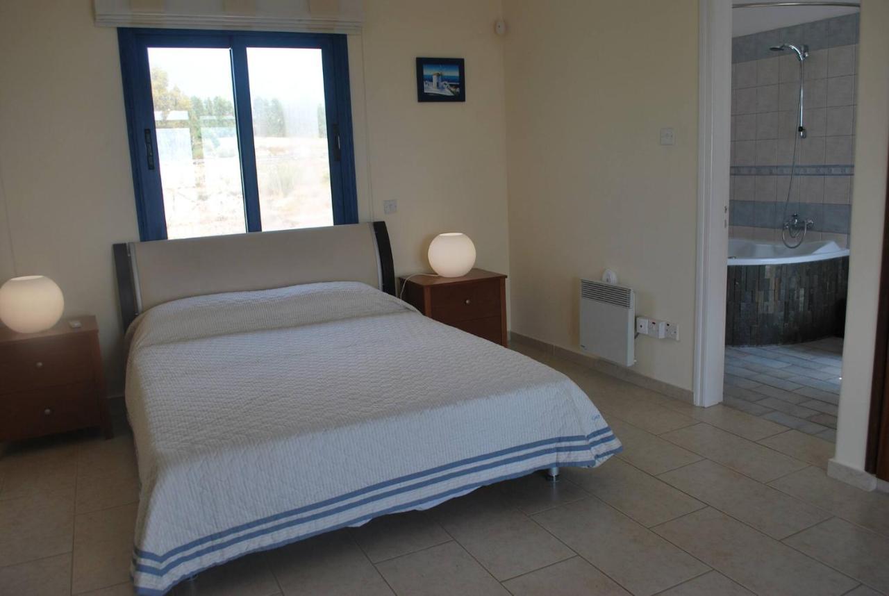 Sea Front Villa, Heated Private Pool, Amazing Location Paphos 323 *