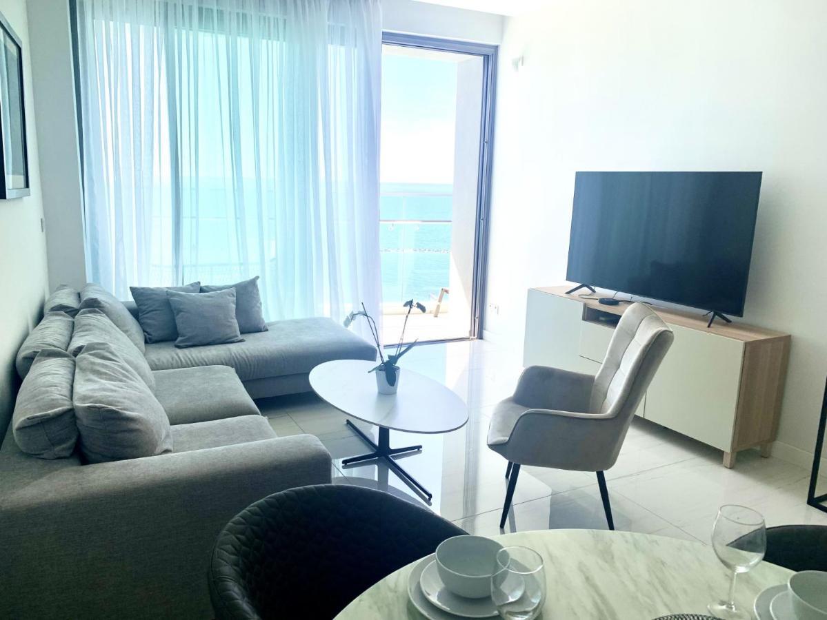 Del Mar Beachfront Boutique Apartment