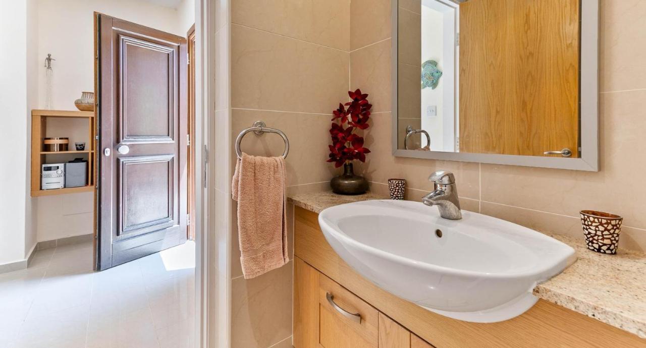 Fantastic Junior Cz02 Salamis With Gorgeous Views, Aphrodite Hills Villa