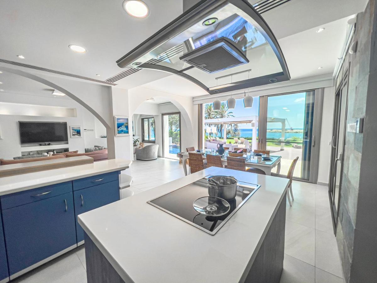 Erato Seafront Luxury Villa *