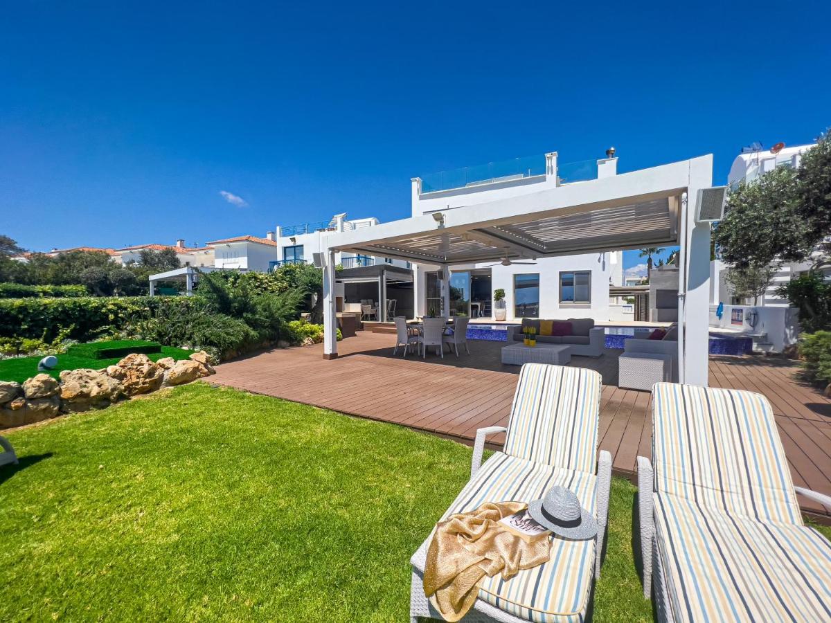 Erato Seafront Luxury Pousada