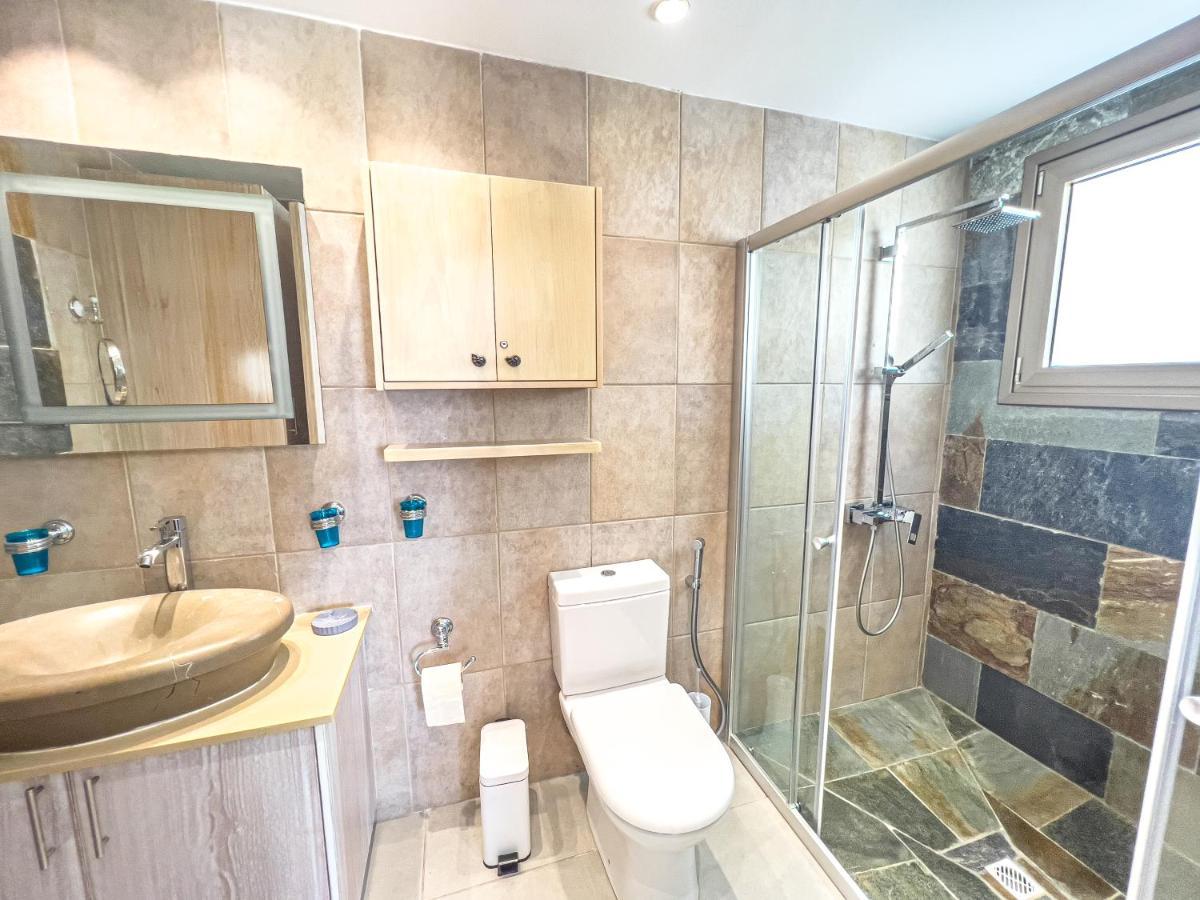 Erato Seafront Luxury Pousada *