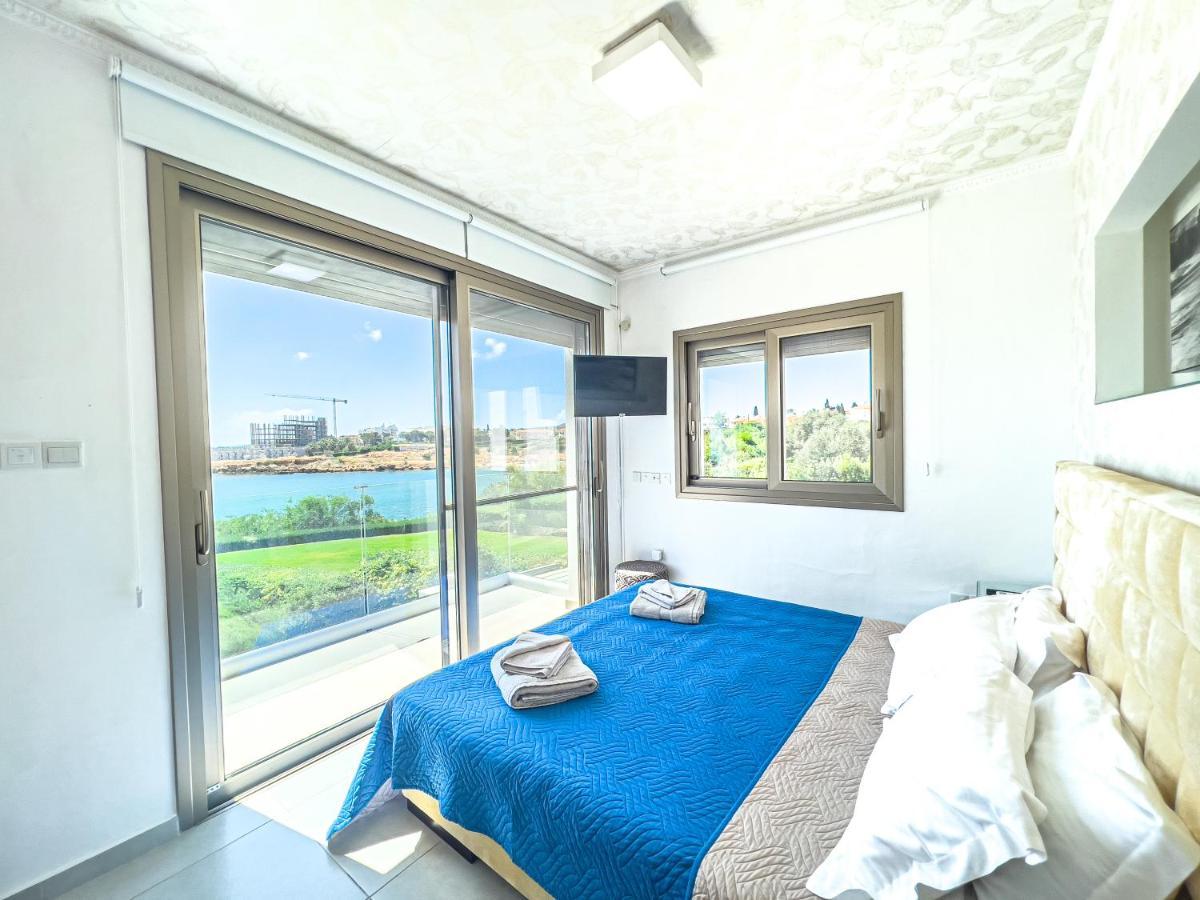 Erato Seafront Luxury Pousada