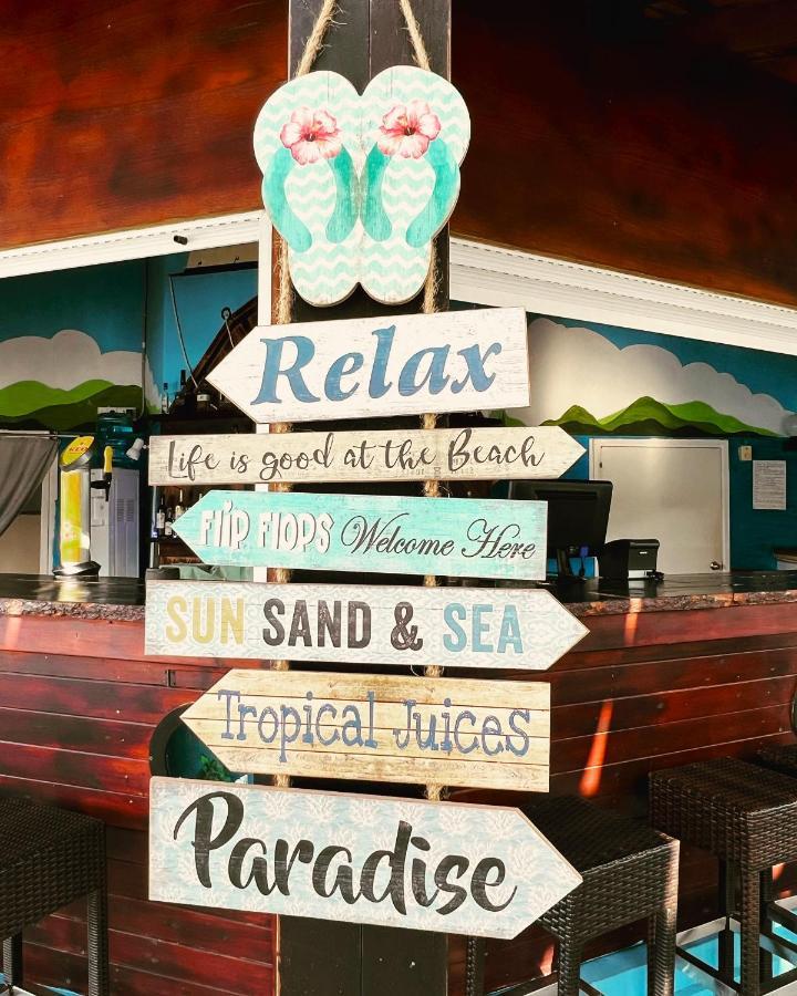 Hotel Adelais Bay