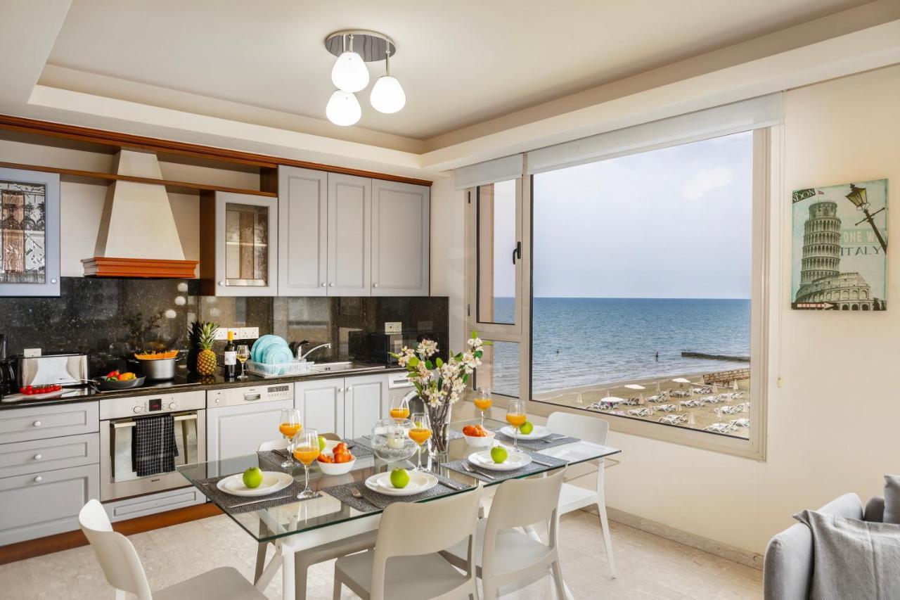 Mackenzie Beachfront Eftyhia Apartment
