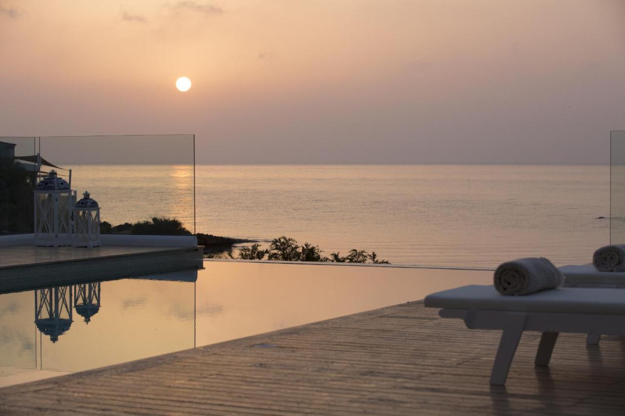 Villa Beachfront Blue Waves