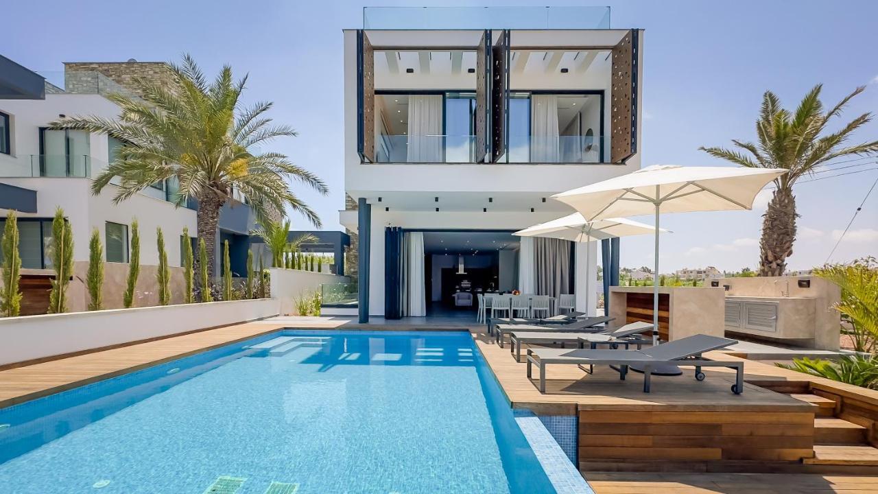 Sunrise Beachfront - 1 Villa
