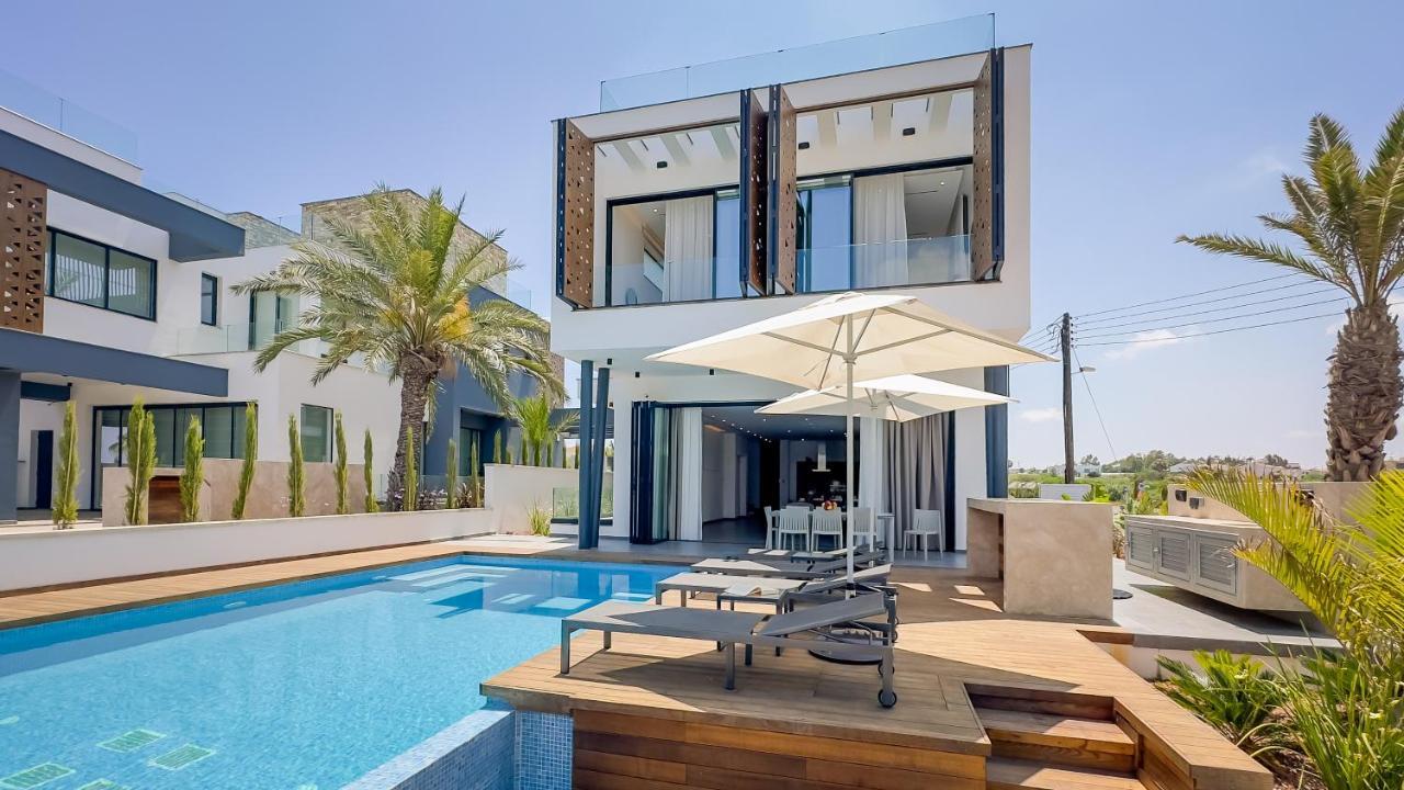 Villa Sunrise Beachfront - 1 *