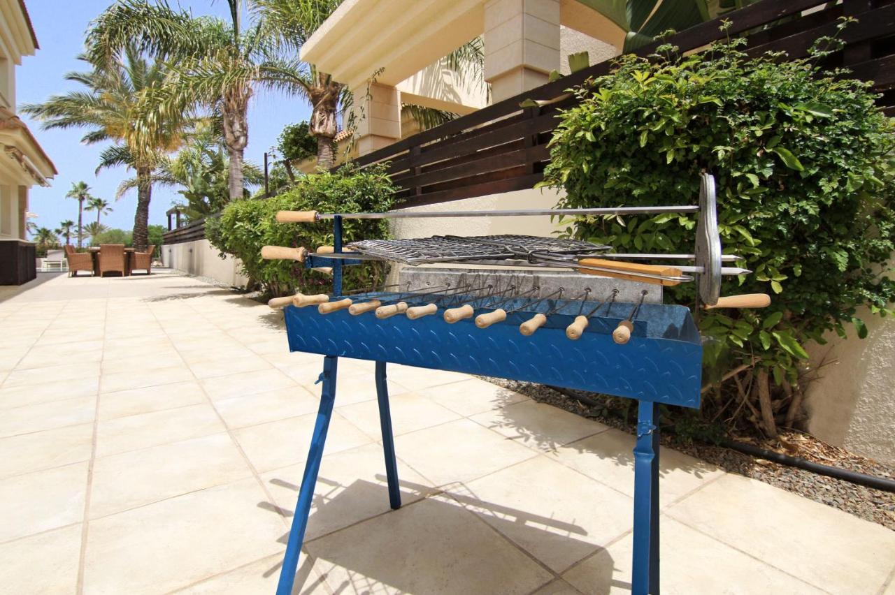 Villa Oceania - Beachfront