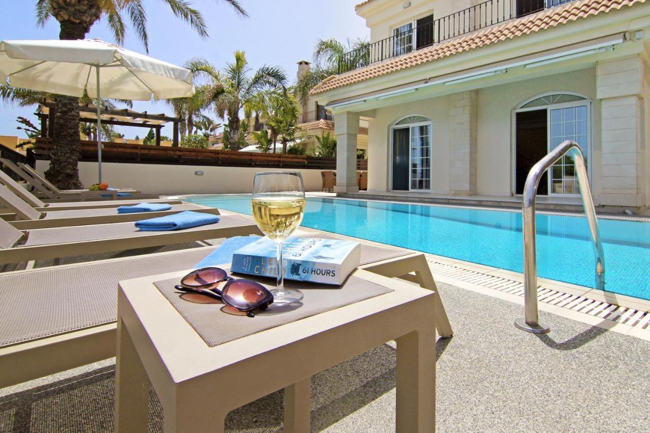 Oceania - Beachfront Villa