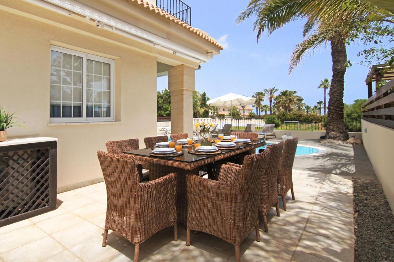 Villa Oceania - Beachfront Paralimni