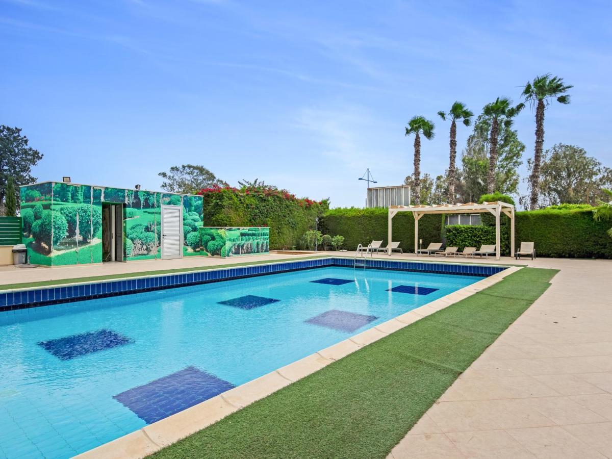 Appartement Marathon With Shared Pool