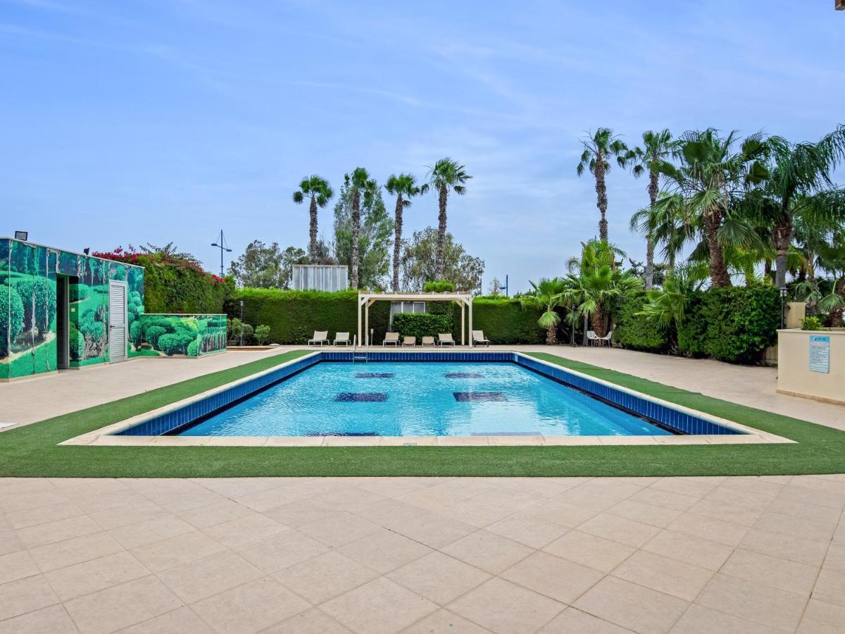 Appartement Marathon With Shared Pool