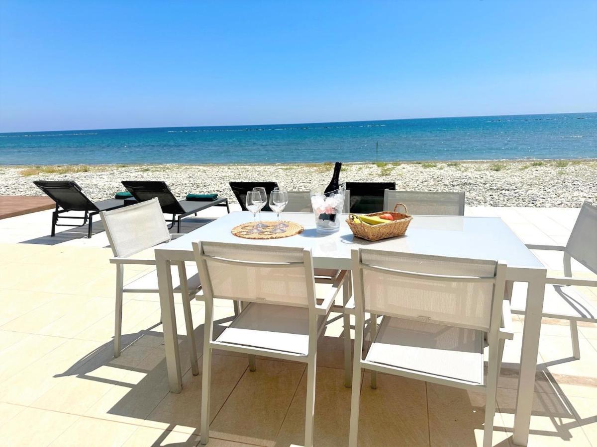 Villa Sayers Beachfront Perivolia