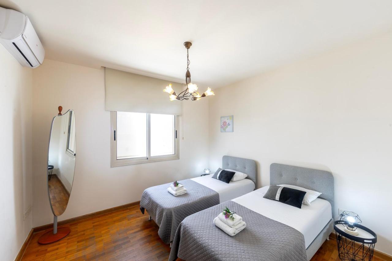 Mackenzie Beachfront Eftyhia Appartement *