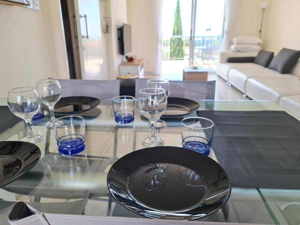Stunning Views' With Pool Apartamento Paphos