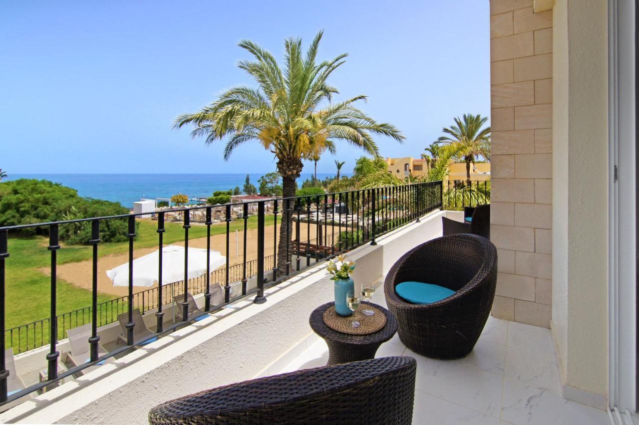 Villa Oceania - Beachfront *