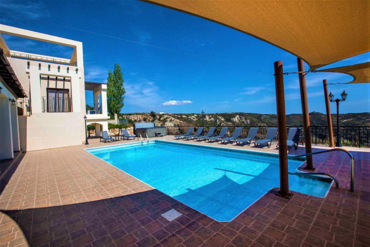 Villa Hills View