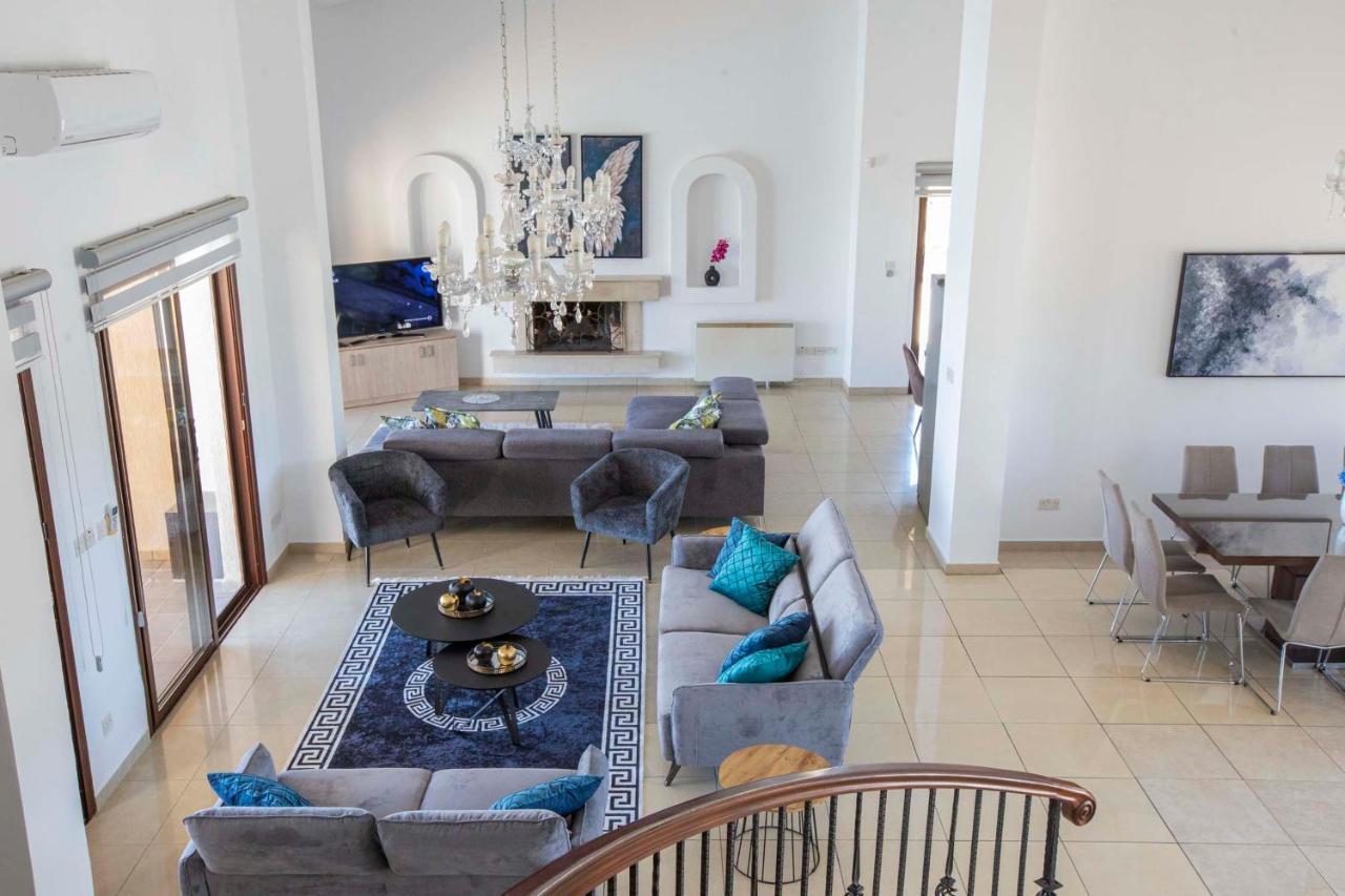 Hills View Villa *