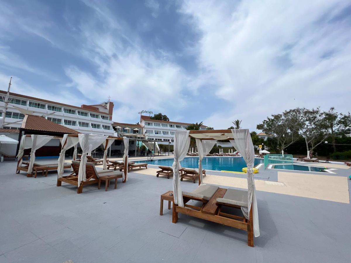 Hotel Adelais Bay 3*
