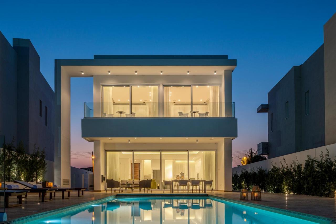 Villa Beachfront Blue Waves