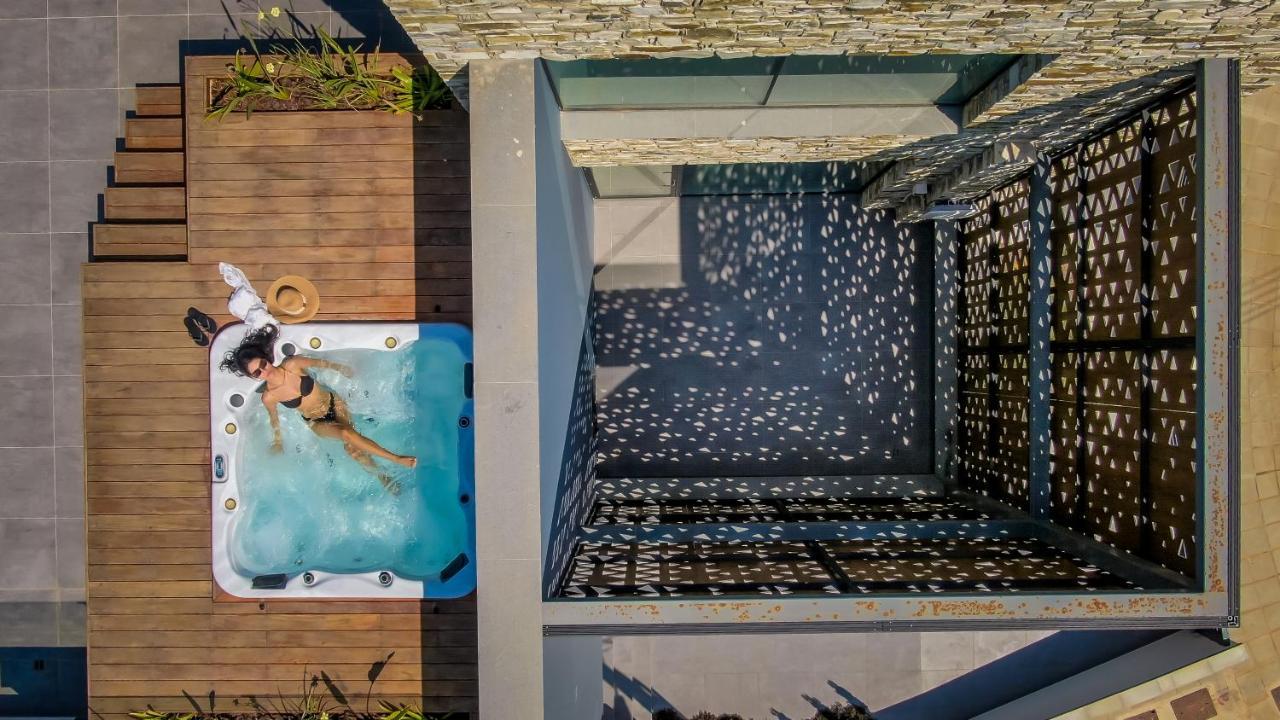Villa Sunrise Beachfront - 1 *