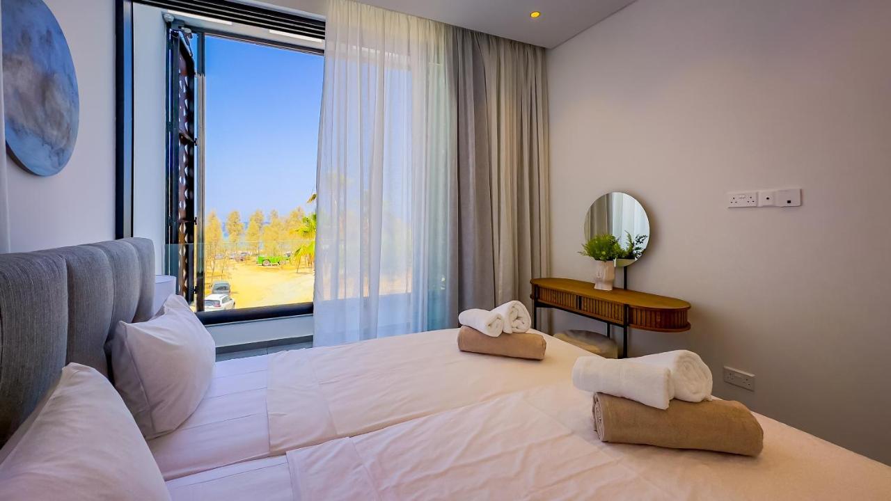 Sunrise Beachfront - 1 Villa