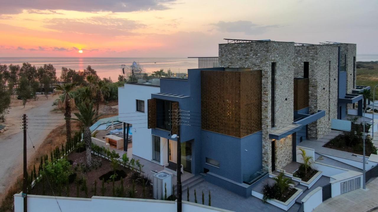 Villa Sunrise Beachfront - 1 *